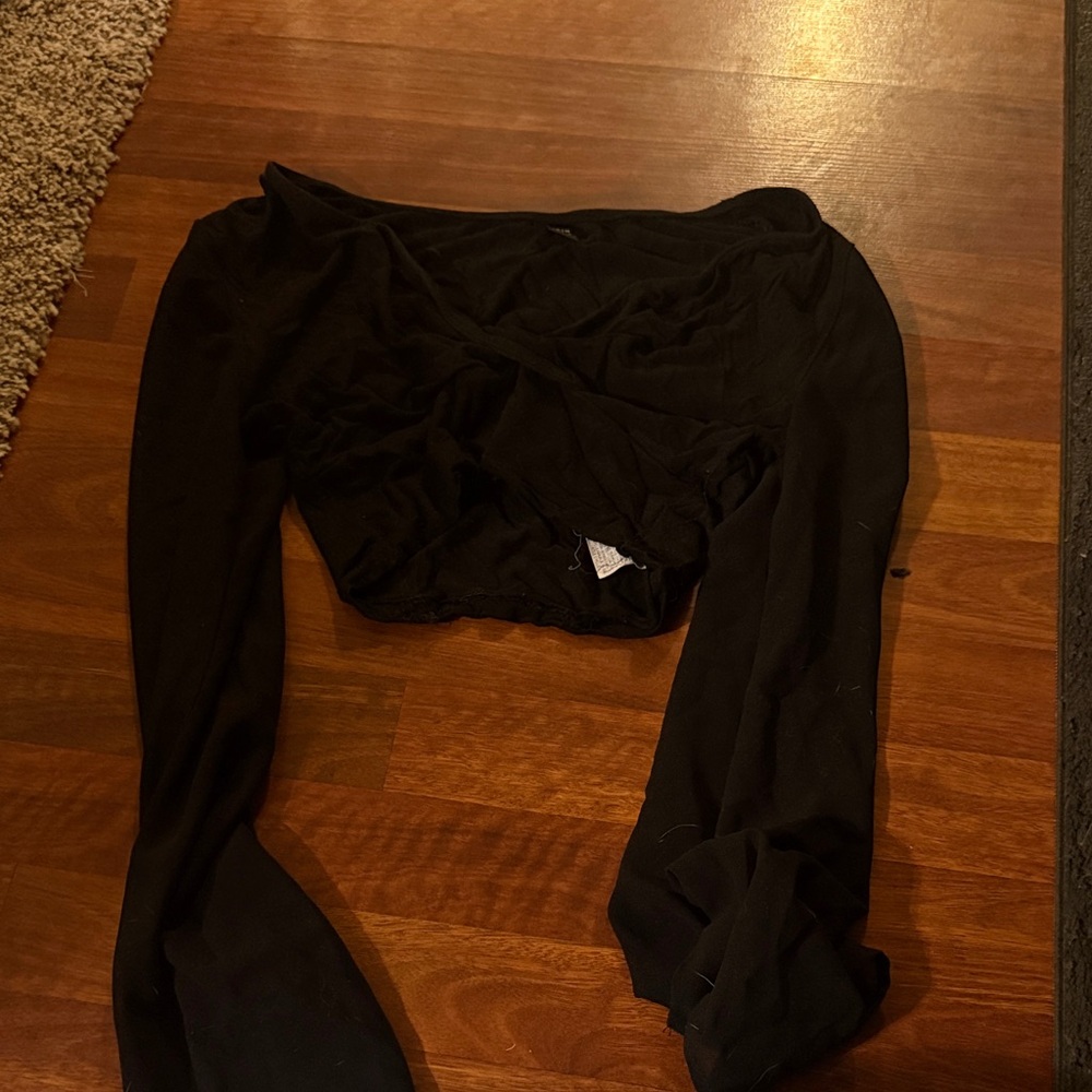 Black Long Sleeve Crop Top